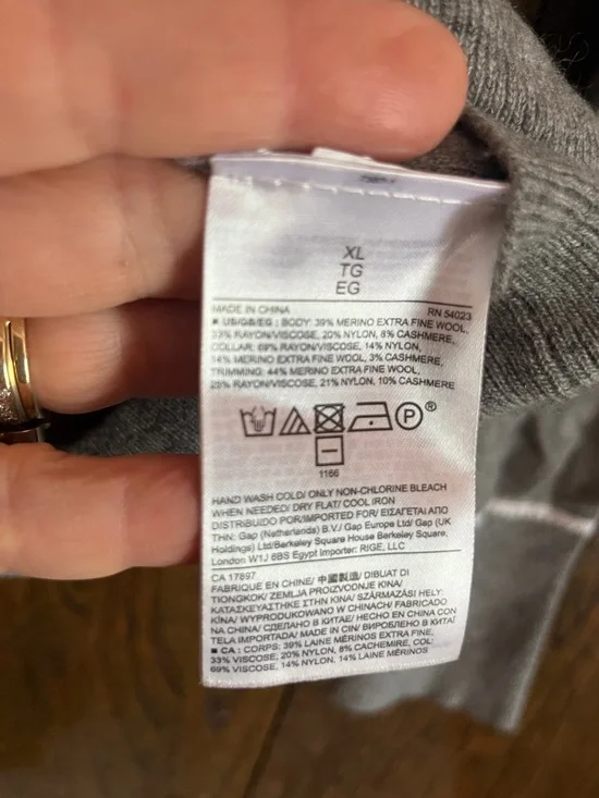 Banana Republic women’s Gray and White Striped Crewneck Sweater wool & cashmere - Picture 4 of 7